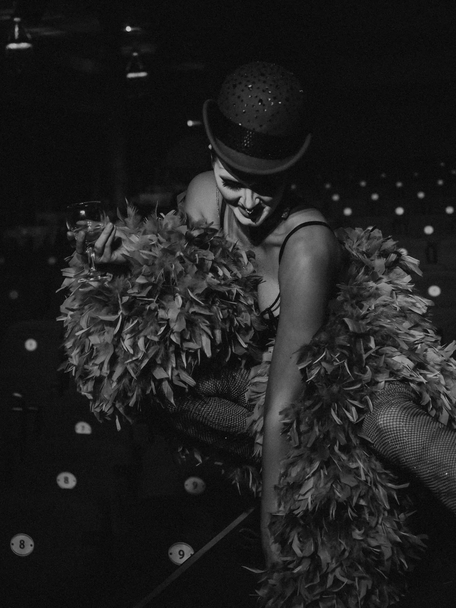 Stripshow-artist på scene under privat arrangement i Oslo